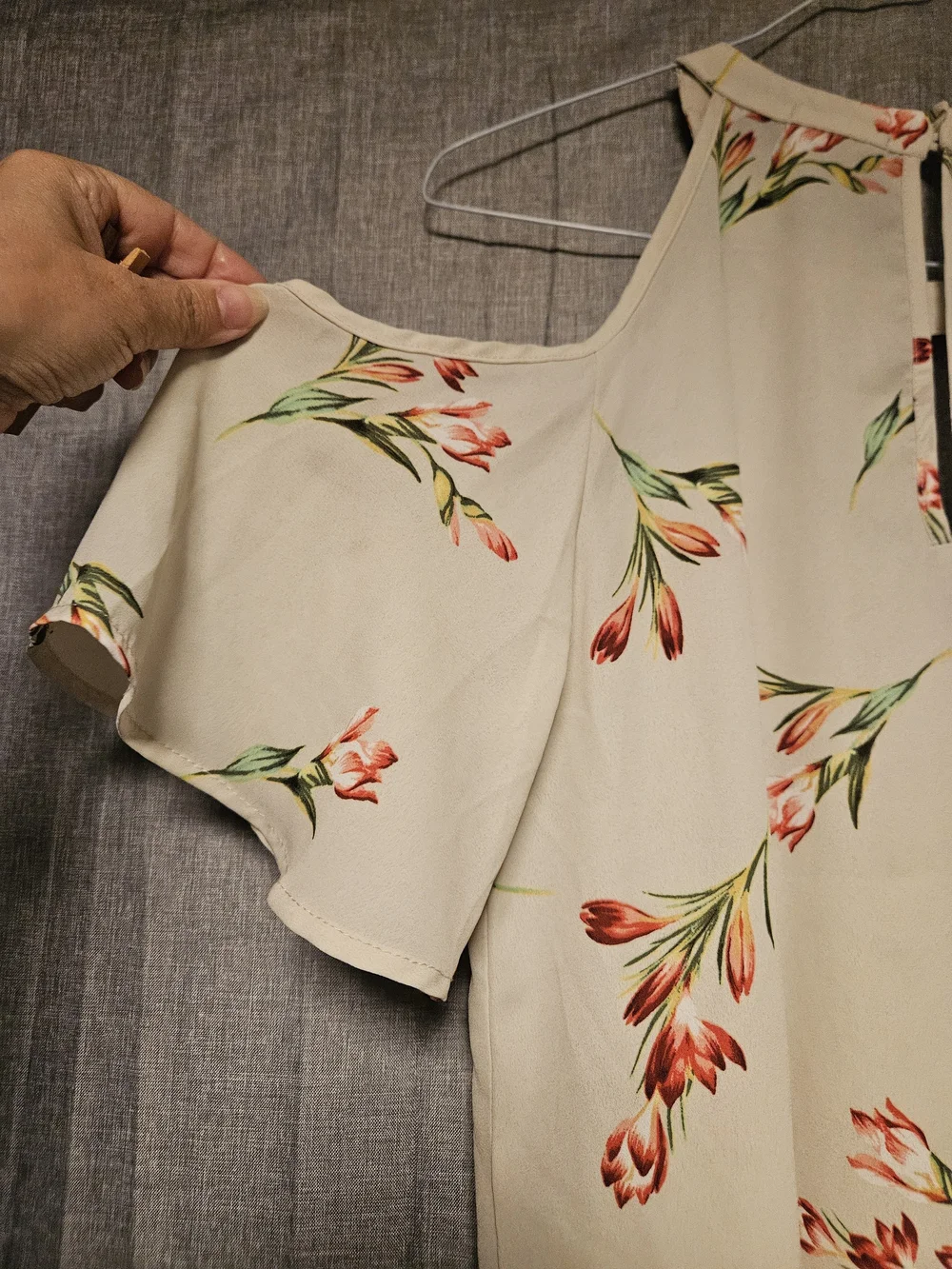 🤑Sienna Sky Cream Cold-Shoulder Floral Blouse